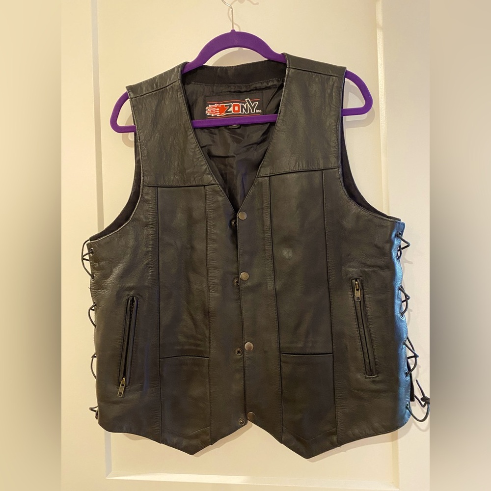 Zony Inc. Men's Black Leather Biker Laced Vest Size M Classic Motorcycle Style
